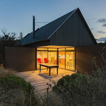 The Black House With Stunning Outdoor Bath Villa Lake Tekapo Exterior photo