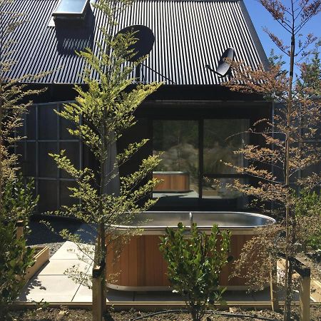 The Black House With Stunning Outdoor Bath Villa Lake Tekapo Exterior photo