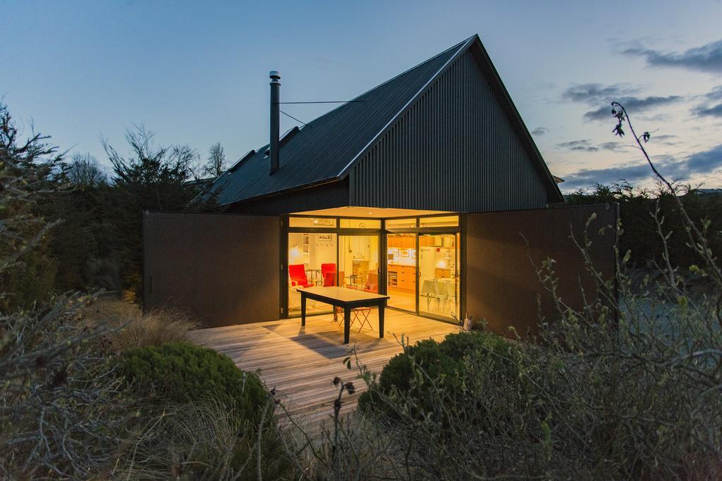 The Black House With Stunning Outdoor Bath Villa Lake Tekapo Exterior photo