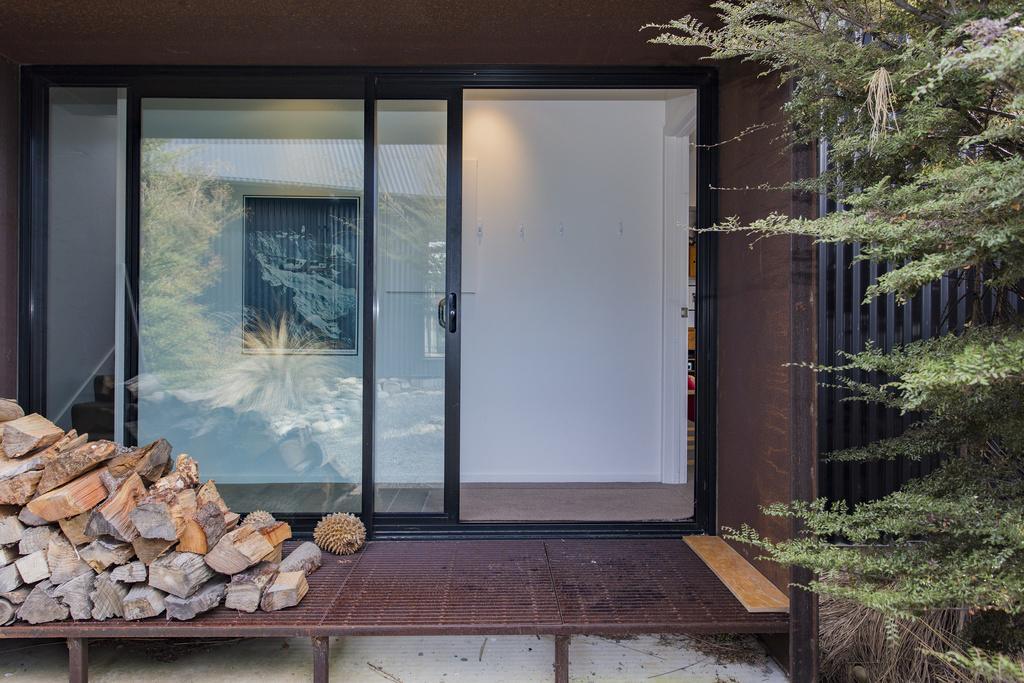 The Black House With Stunning Outdoor Bath Villa Lake Tekapo Exterior photo