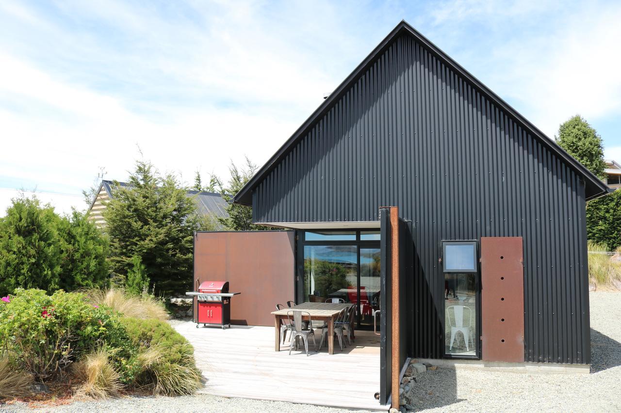 The Black House With Stunning Outdoor Bath Villa Lake Tekapo Exterior photo