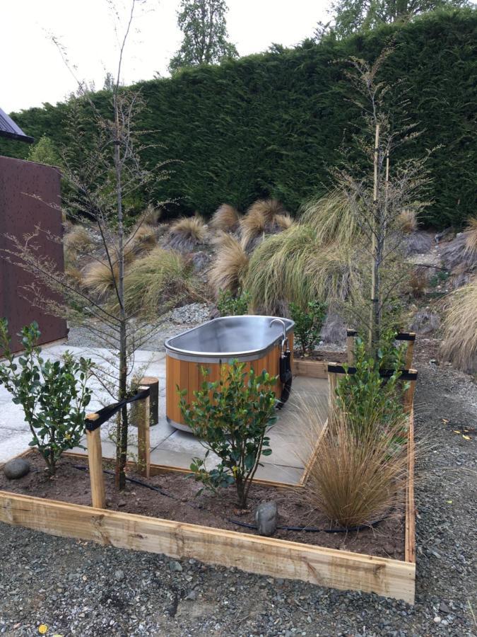 The Black House With Stunning Outdoor Bath Villa Lake Tekapo Exterior photo