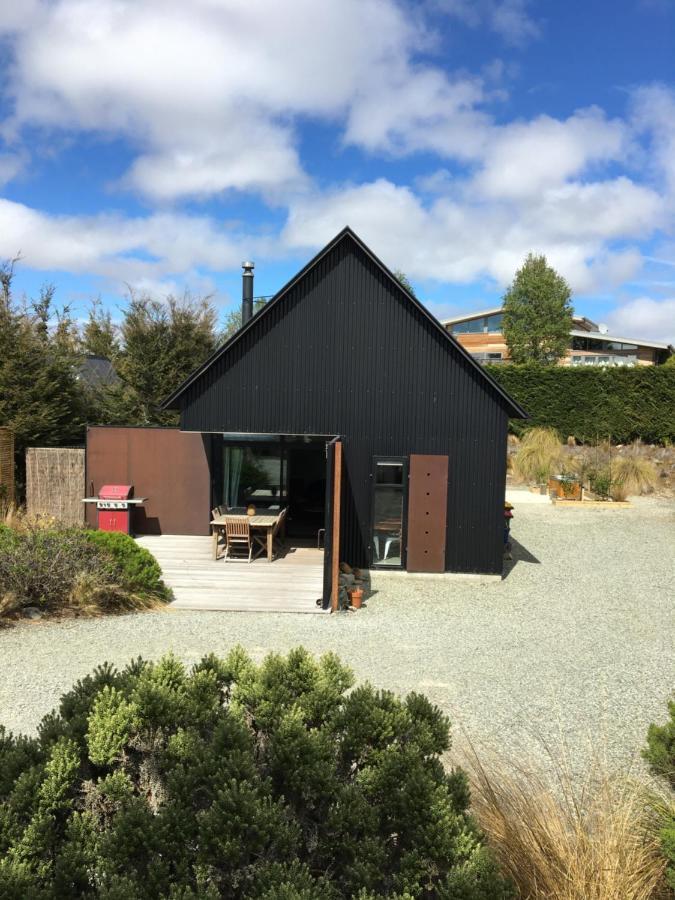 The Black House With Stunning Outdoor Bath Villa Lake Tekapo Exterior photo