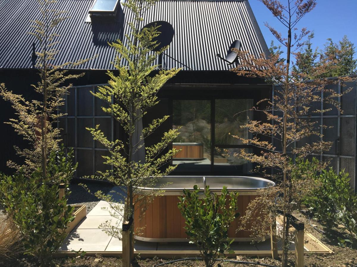 The Black House With Stunning Outdoor Bath Villa Lake Tekapo Exterior photo